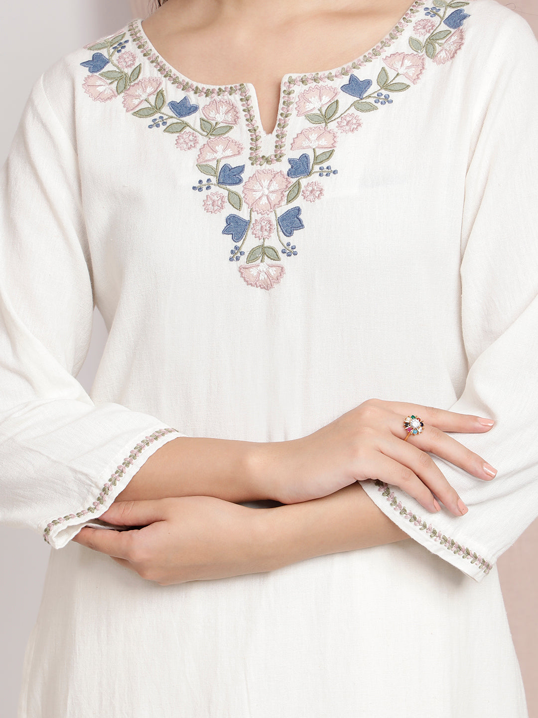OFF-WHITE COTTON LINEN APPLIQUE EMBROIDERED KURTA WITH PANTS