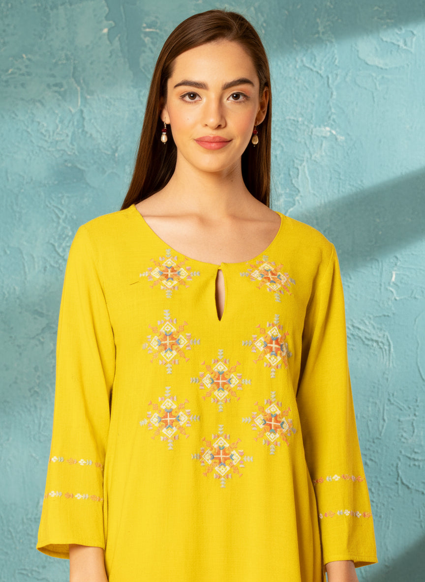 LEMON YELLOW EMBROIDERED LINEN VISCOSE KURTA WITH PEACH COTTON PANTS