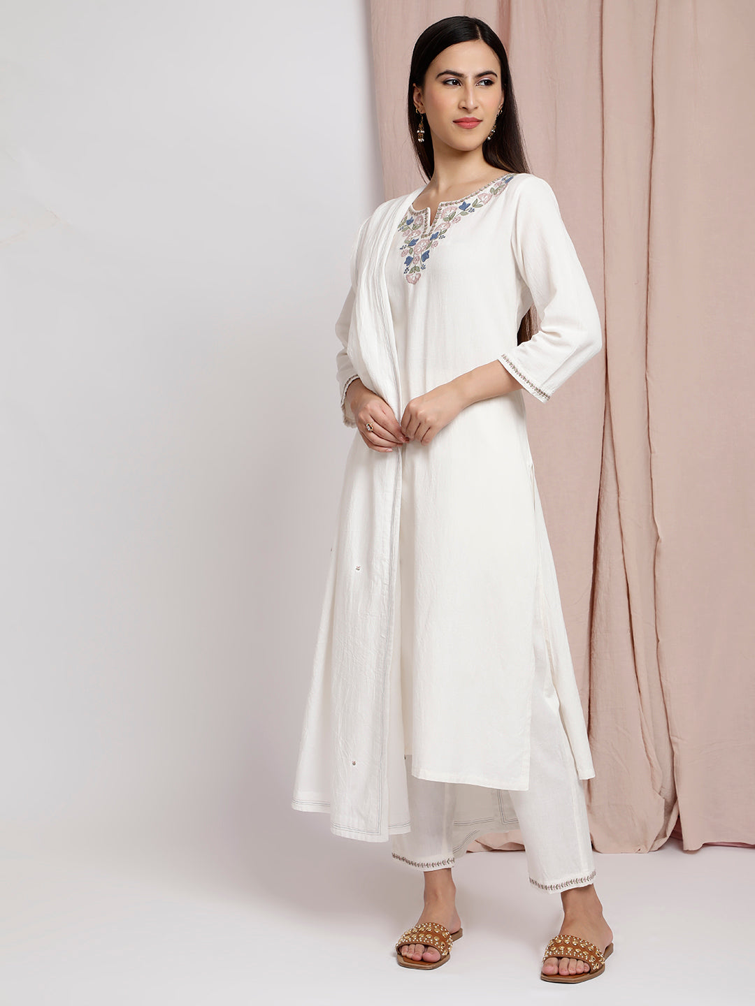 OFF-WHITE COTTON LINEN APPLIQUE EMBROIDERED KURTA WITH PANTS