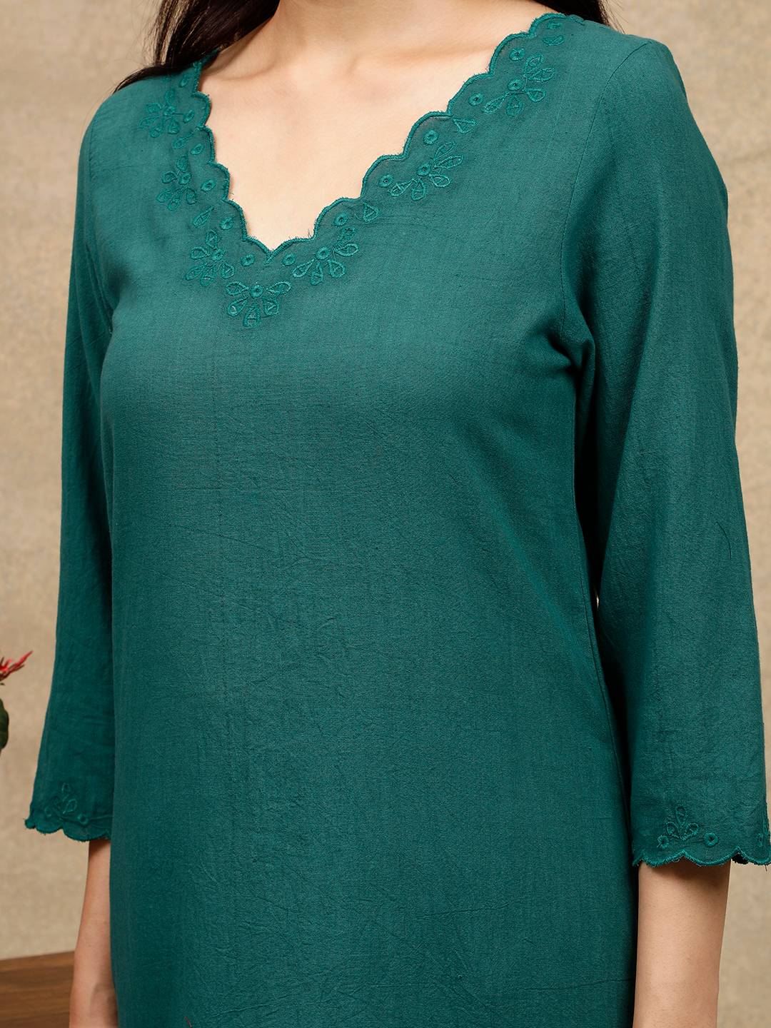 GREEN SCALLOP EMBROIDERED KURTA WITH PANTS (WITHOUT DUPATTA)