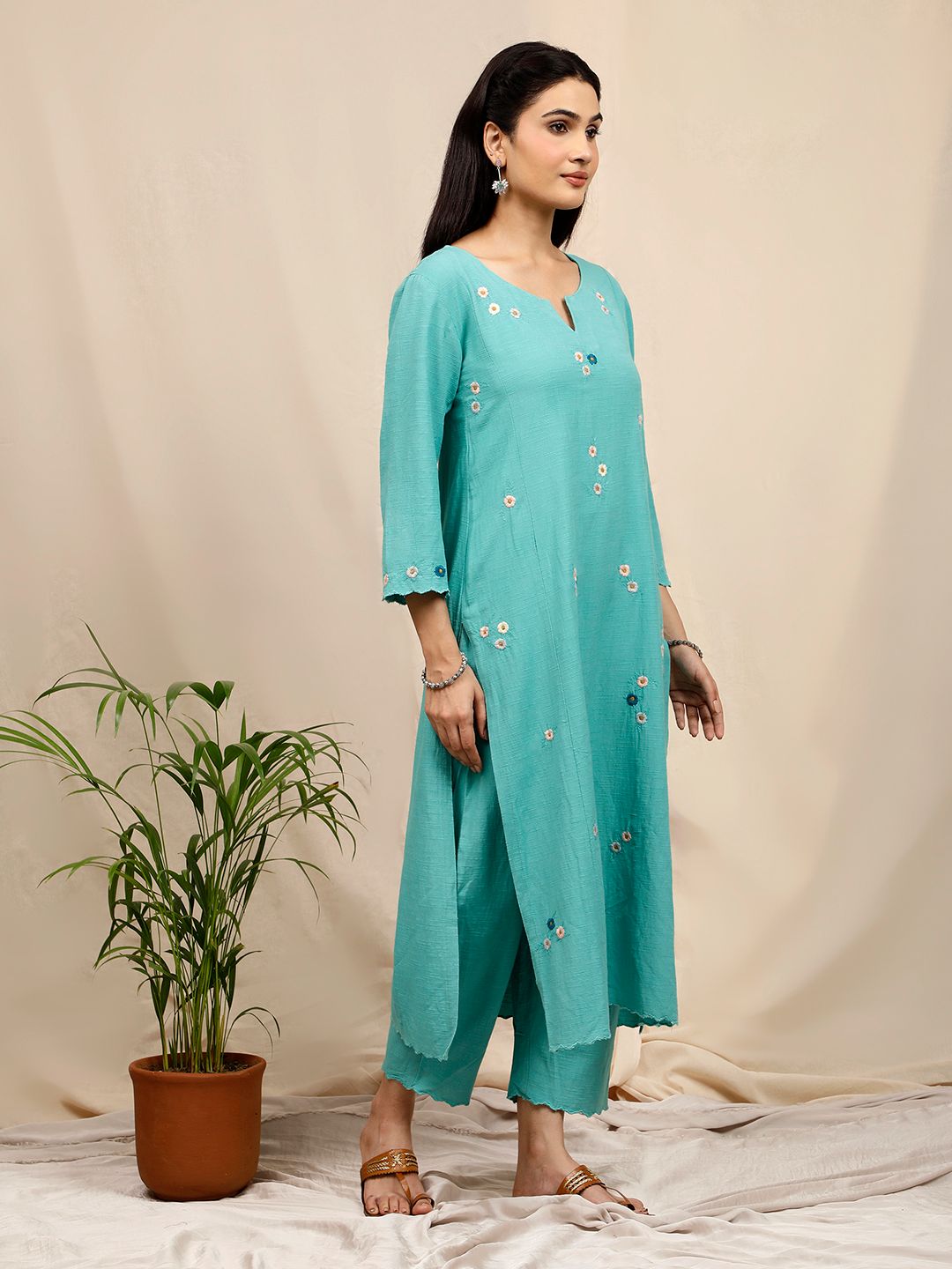 GREEN FLORAL EMBROIDERED KURTA WITH PANTS