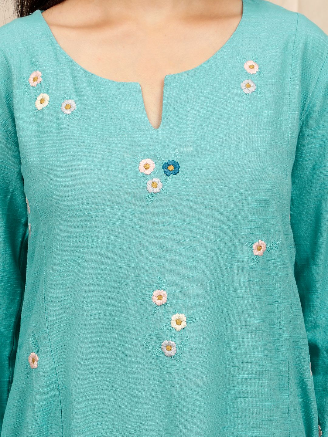GREEN FLORAL EMBROIDERED KURTA WITH PANTS