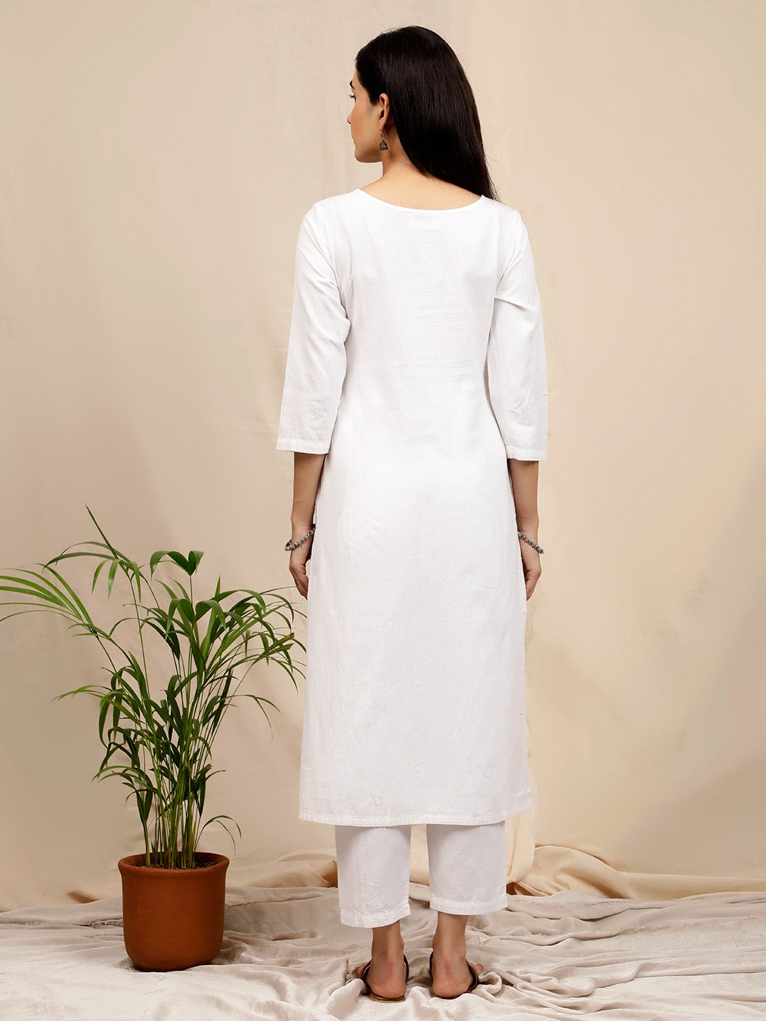 WHITE EMBROIDERED LINEN VISCOSE KURTA WITH PANTS