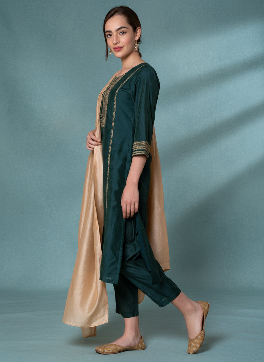 GREEN EMBROIDERED CHANDERI KURTA WITH PANTS