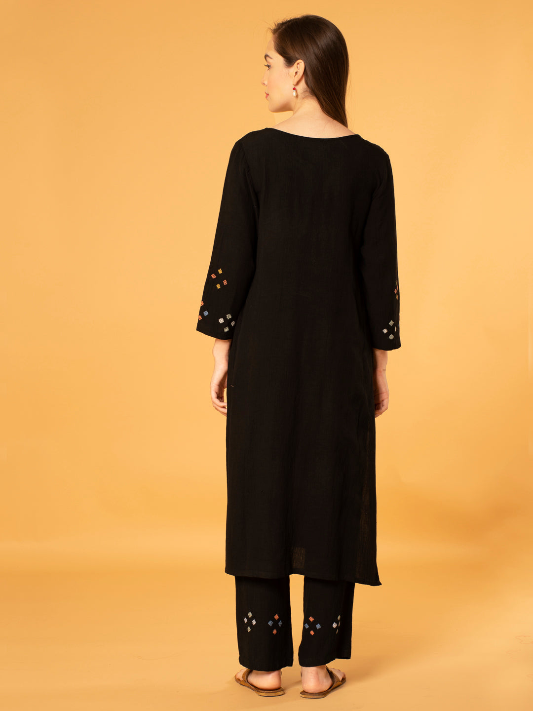 BLACK EMBROIDERED LINEN VISCOSE KURTA