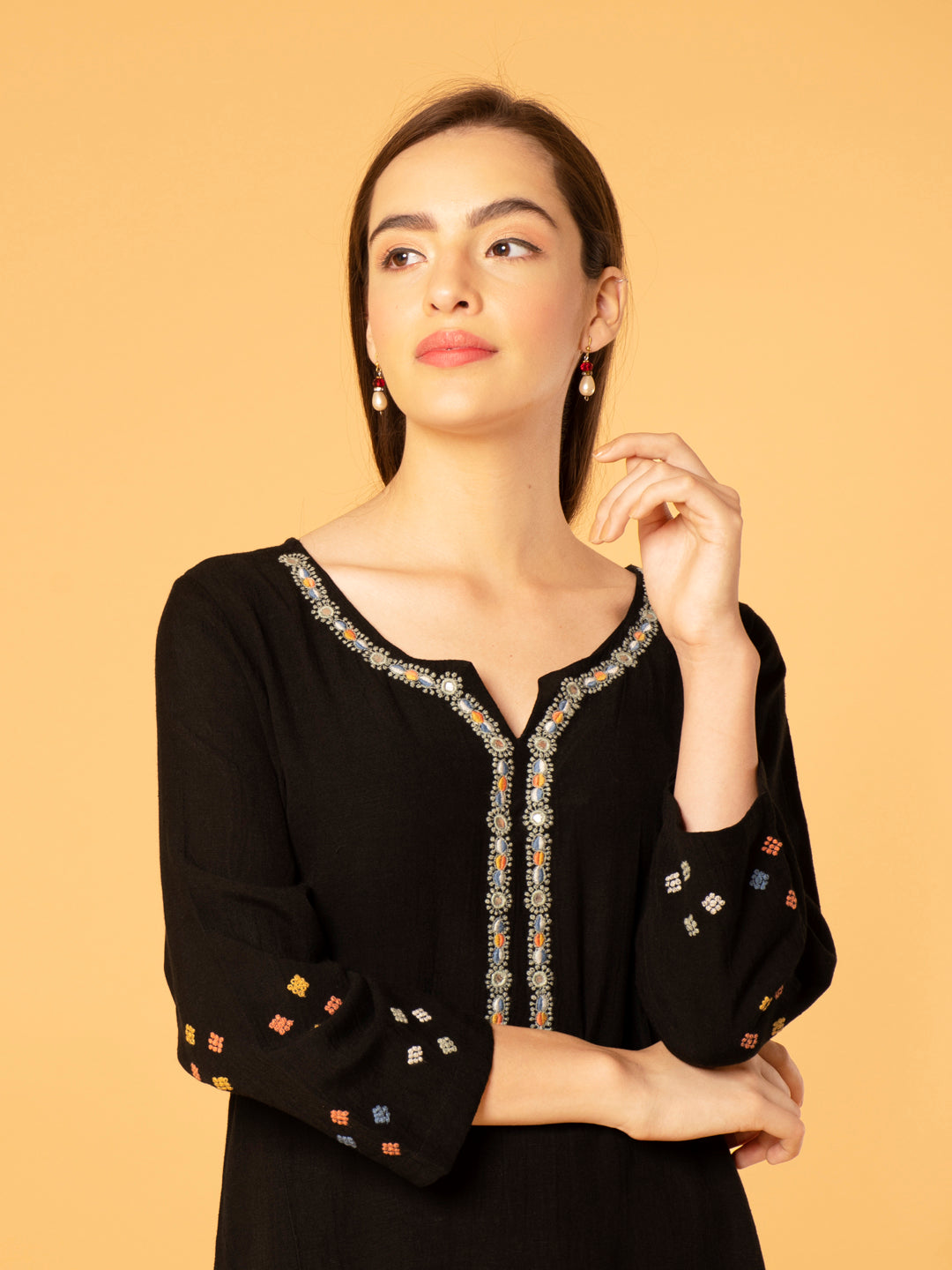 BLACK EMBROIDERED LINEN VISCOSE KURTA