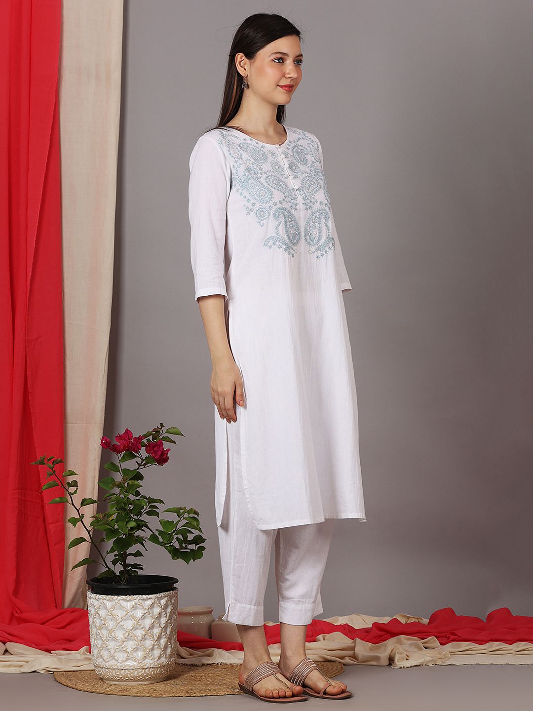 WHITE EMBROIDERED COTTON LINEN KURTA WITH PANTS