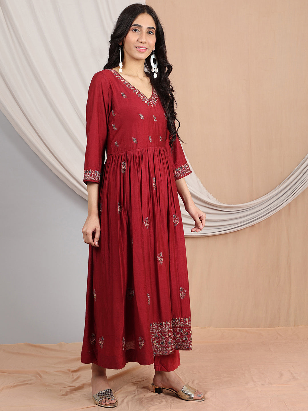 MAROON EMBROIDERED CHANDERI KURTA WITH PANTS