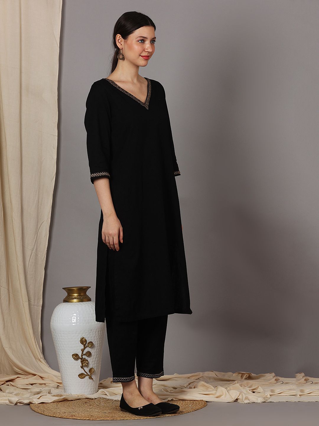BLACK V-NECK EMBELLISHED KURTA