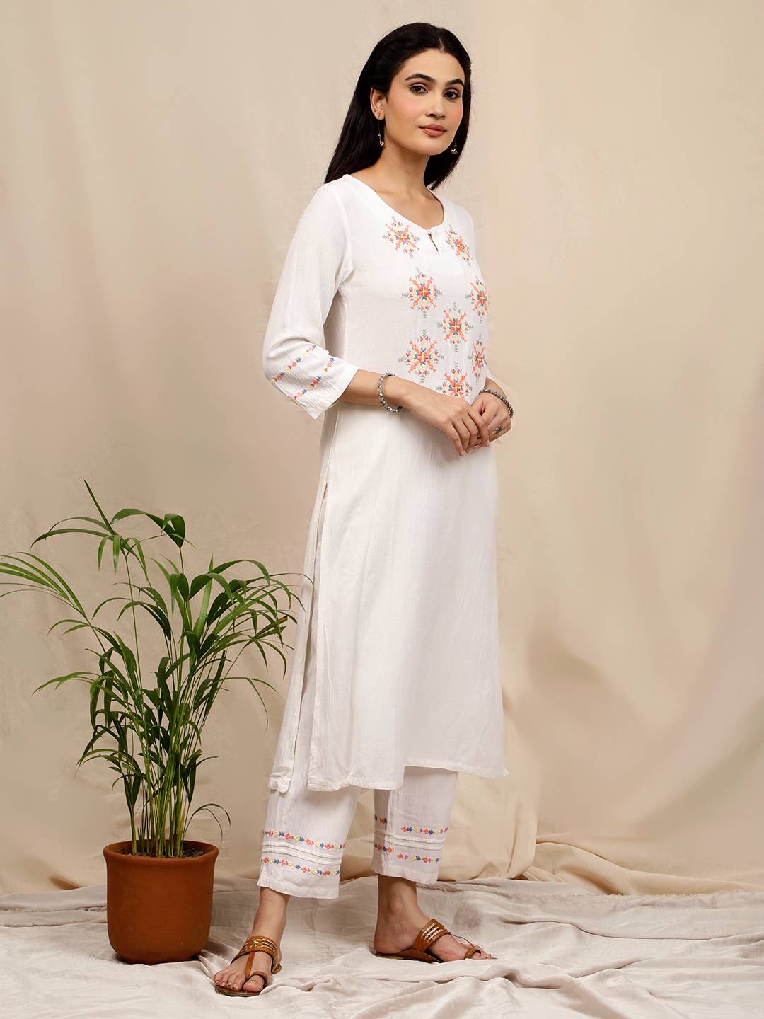 IVORY EMBROIDERED LINEN VISCOSE PANTS