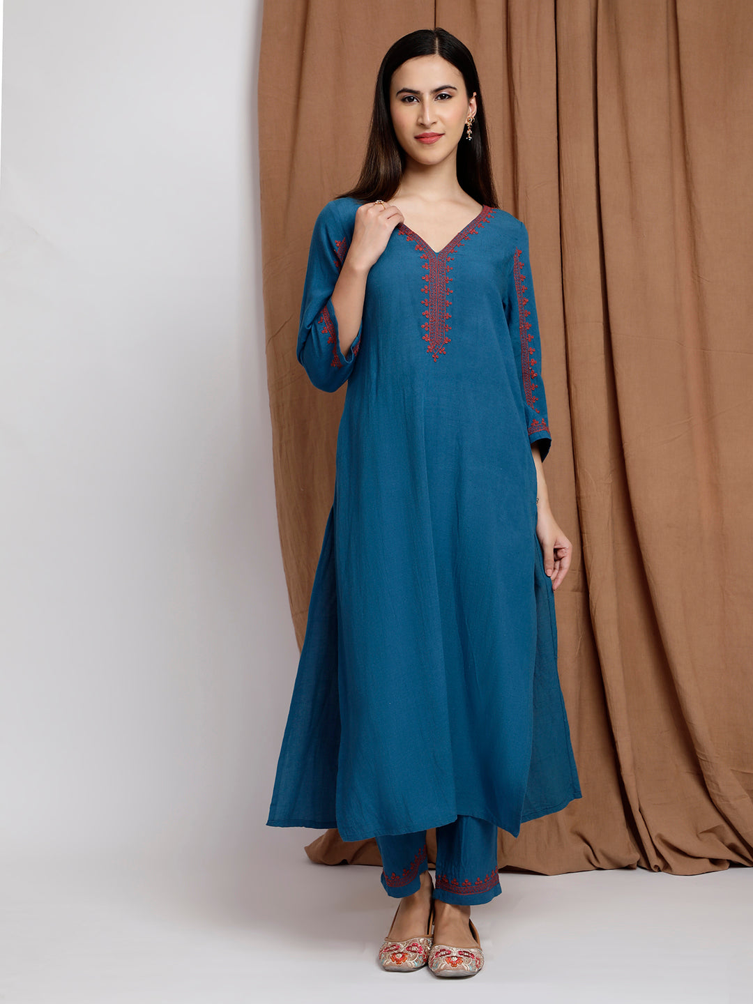 BLUE EMBROIDERED LINEN KURTA WITH PANTS