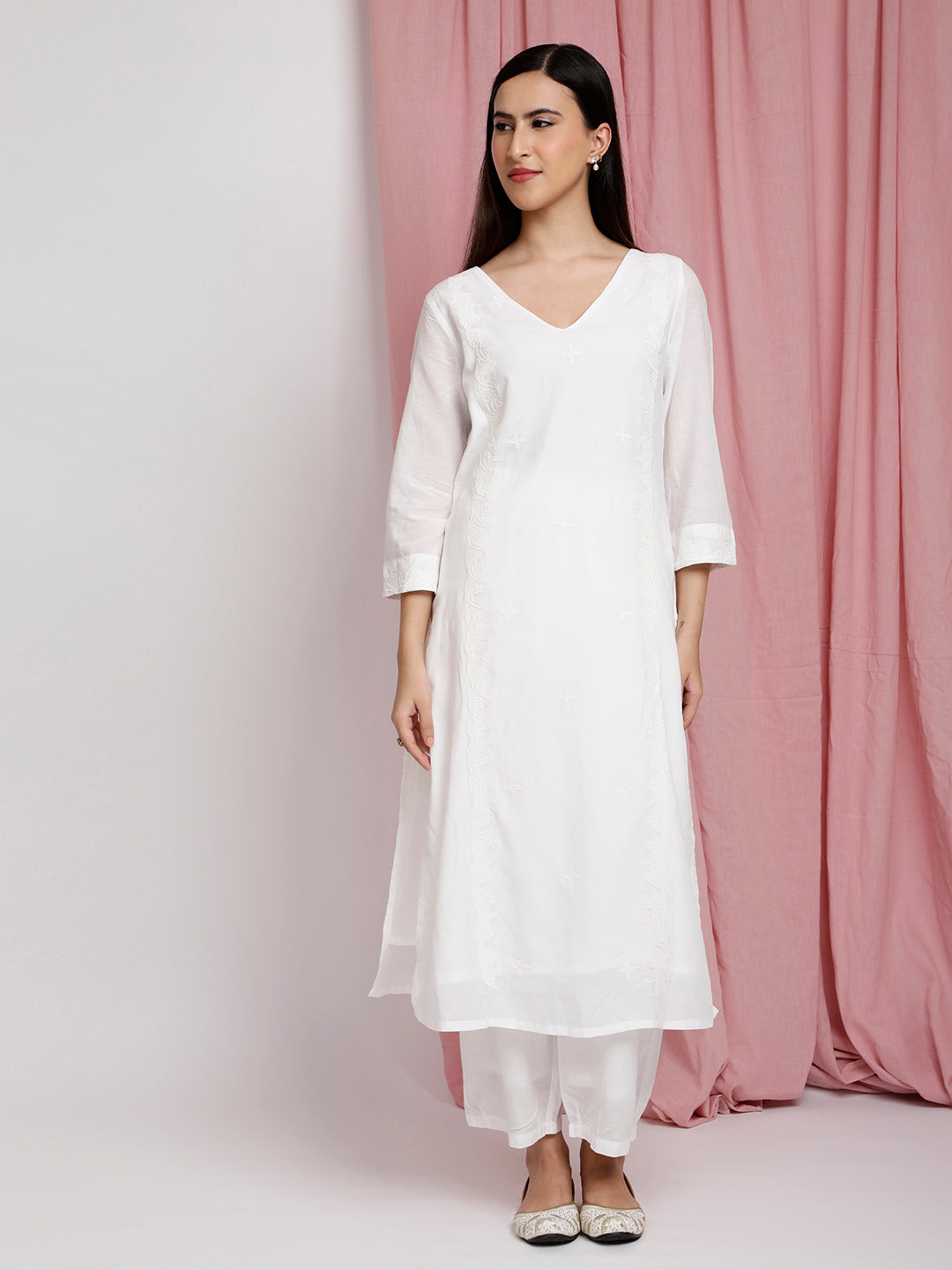 IVORY APPLIQUE EMBROIDERED COTTON SILK KURTA WITH PANTS