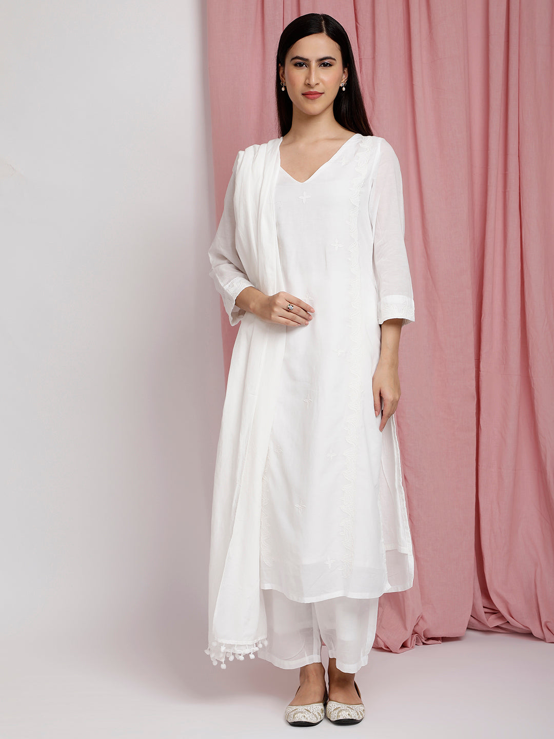 IVORY APPLIQUE EMBROIDERED COTTON SILK KURTA WITH PANTS