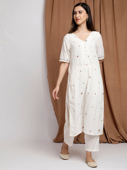 IVORY EMBROIDERED COTTON SLUB KURTA WITH PANTS