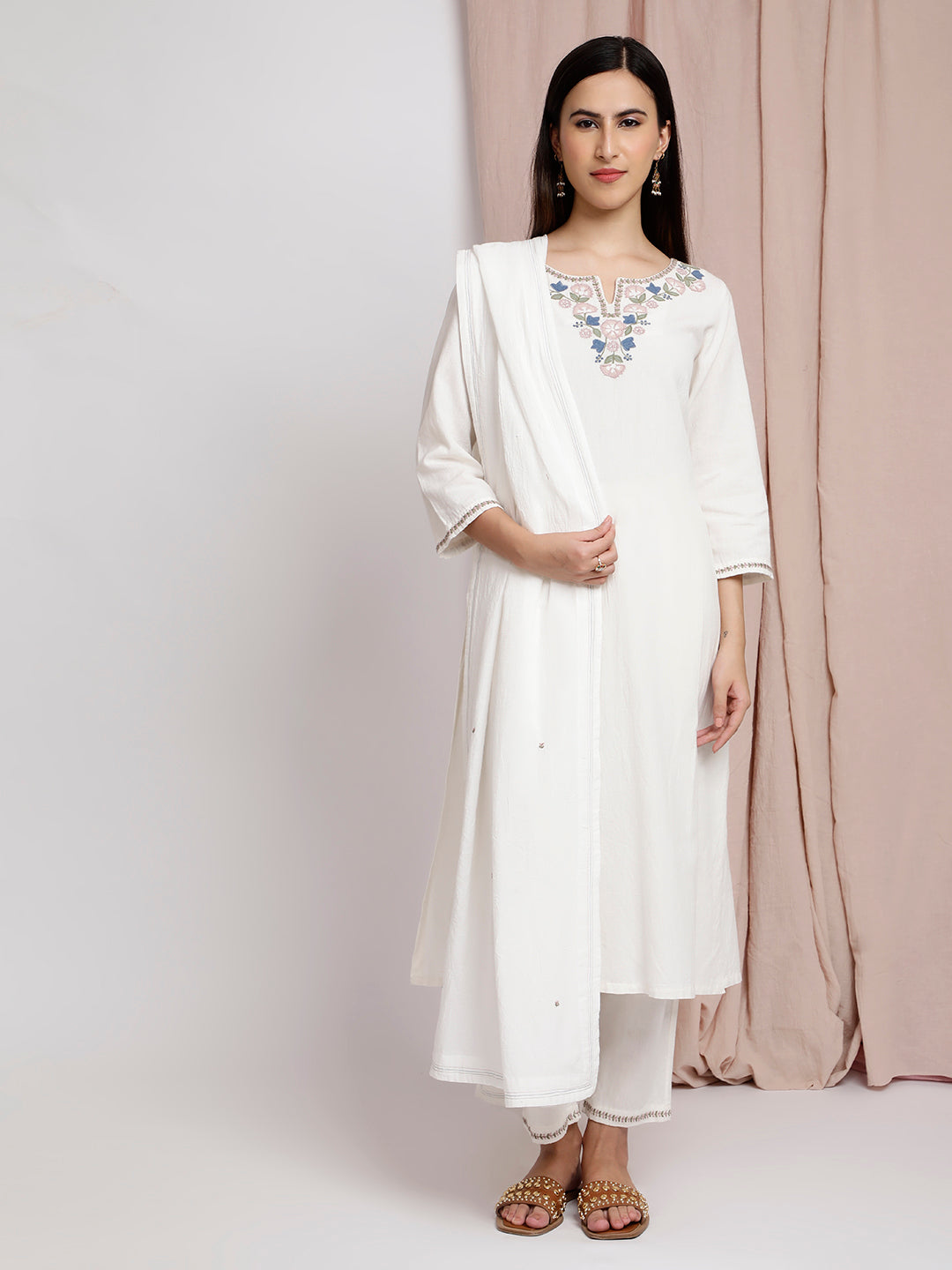OFF-WHITE COTTON LINEN APPLIQUE EMBROIDERED KURTA WITH PANTS