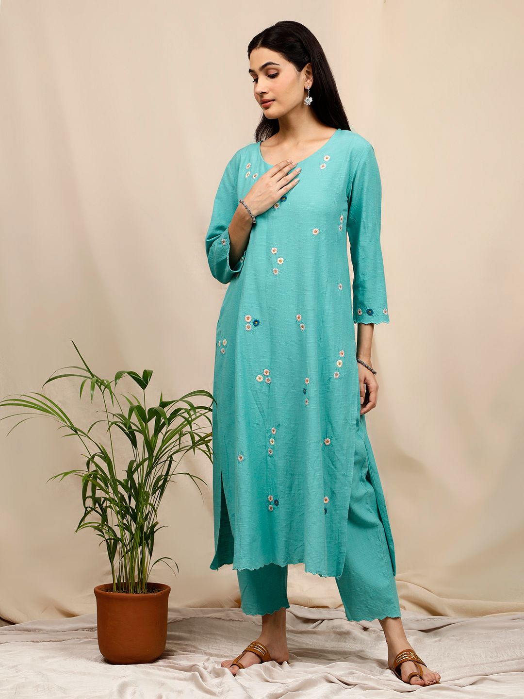 GREEN FLORAL EMBROIDERED KURTA WITH PANTS