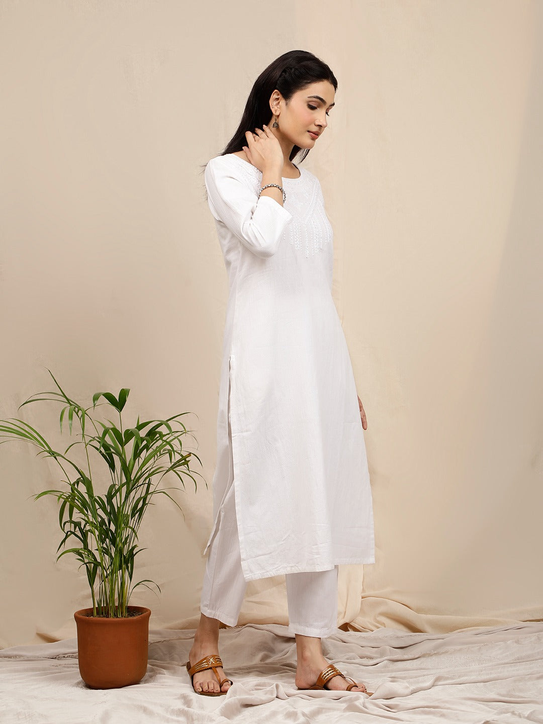 WHITE EMBROIDERED LINEN VISCOSE KURTA WITH PANTS