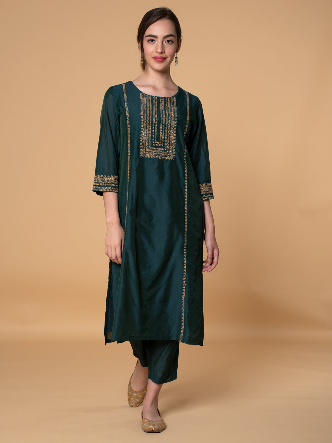 GREEN EMBROIDERED CHANDERI KURTA WITH PANTS