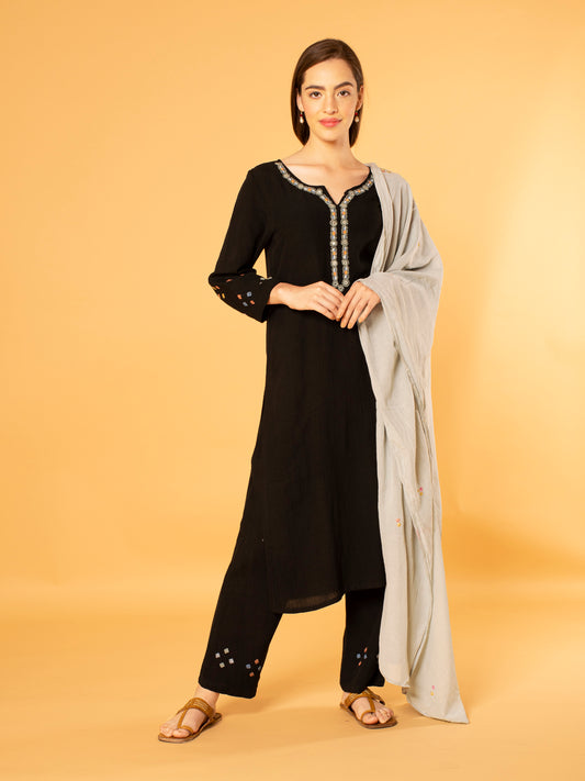 BLACK EMBROIDERED LINEN VISCOSE KURTA WITH STRAIGHT PANTS