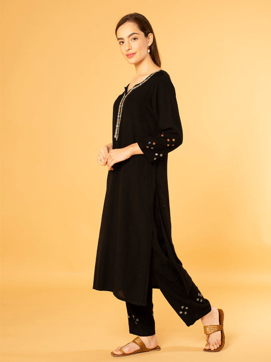 BLACK EMBROIDERED LINEN VISCOSE KURTA