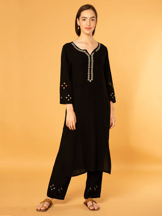 BLACK EMBROIDERED LINEN VISCOSE PANTS