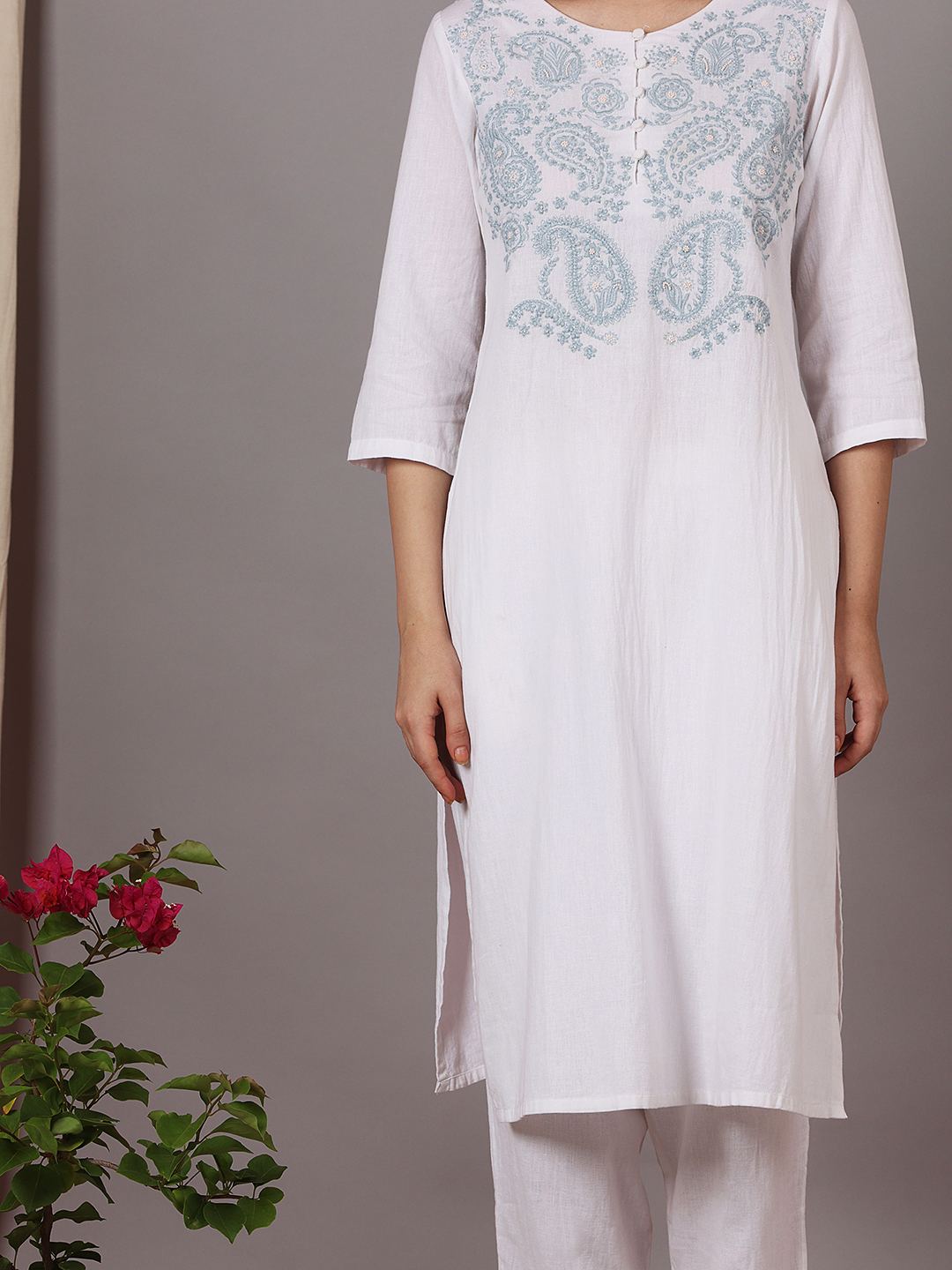 WHITE EMBROIDERED COTTON LINEN KURTA WITH PANTS