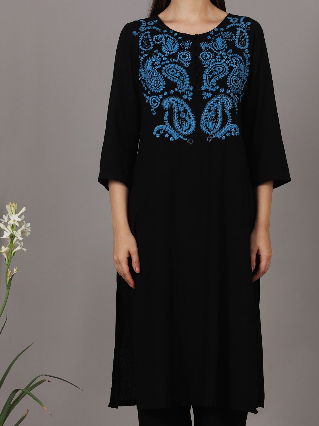 BLACK EMBROIDERED VISCOSE LINEN KURTA WITH PANTS