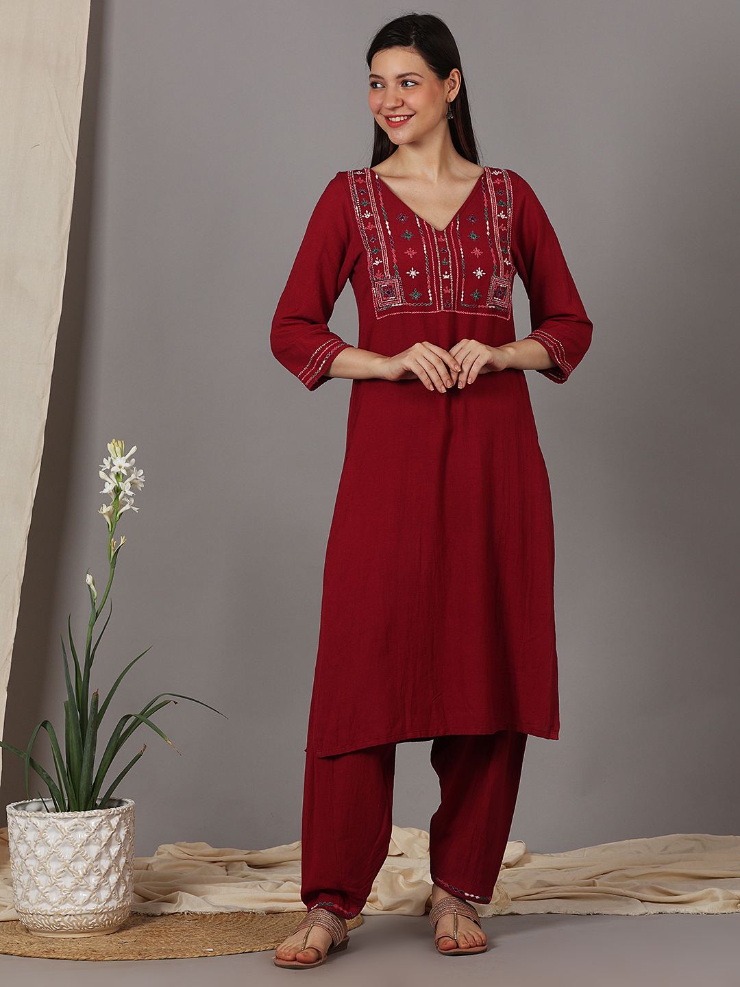 MAROON EMBROIDERED VISCOSE LINEN PANT