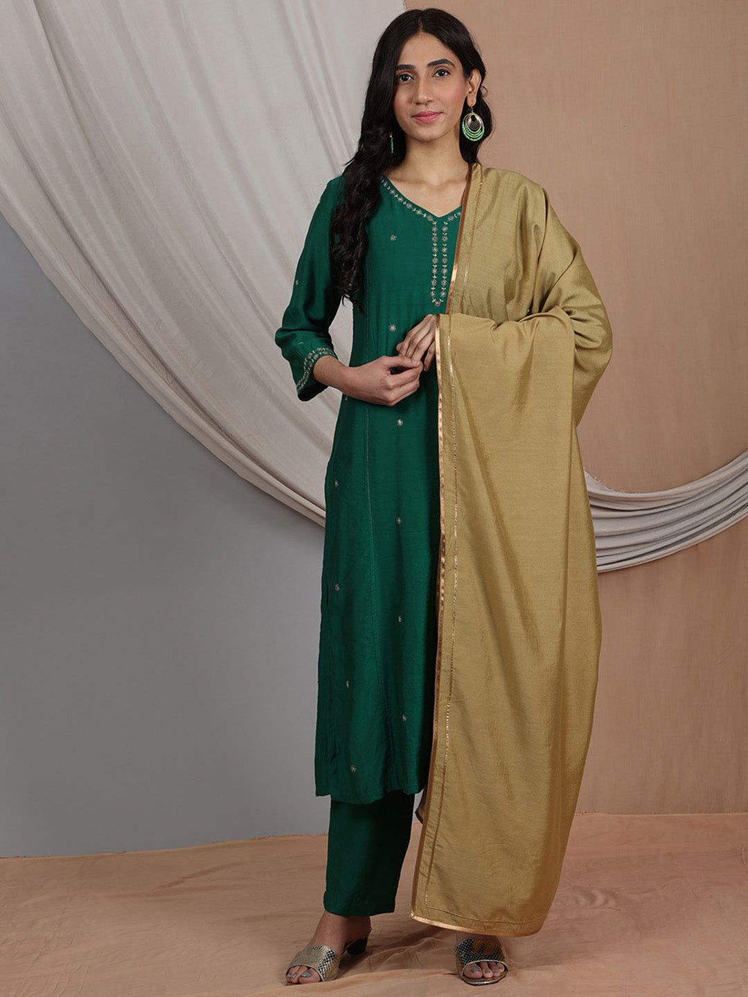 GREEN EMBROIDERED CHANDERI KURTA WITH PANTS