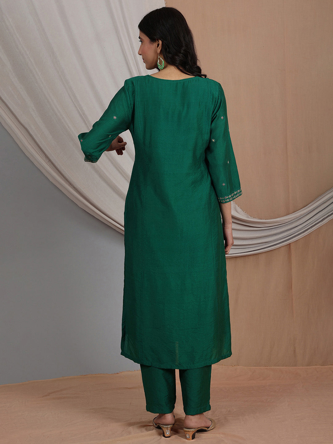 GREEN EMBROIDERED CHANDERI KURTA WITH PANTS