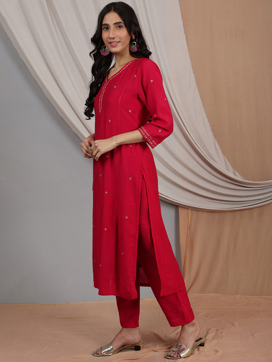 MAJENTA EMBROIDERED CHANDERI KURTA WITH PANTS